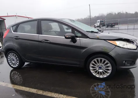 2016 Ford Fiesta Titanium z USA, uszkodzony, nr VIN 3FADP4FJ9GM188356